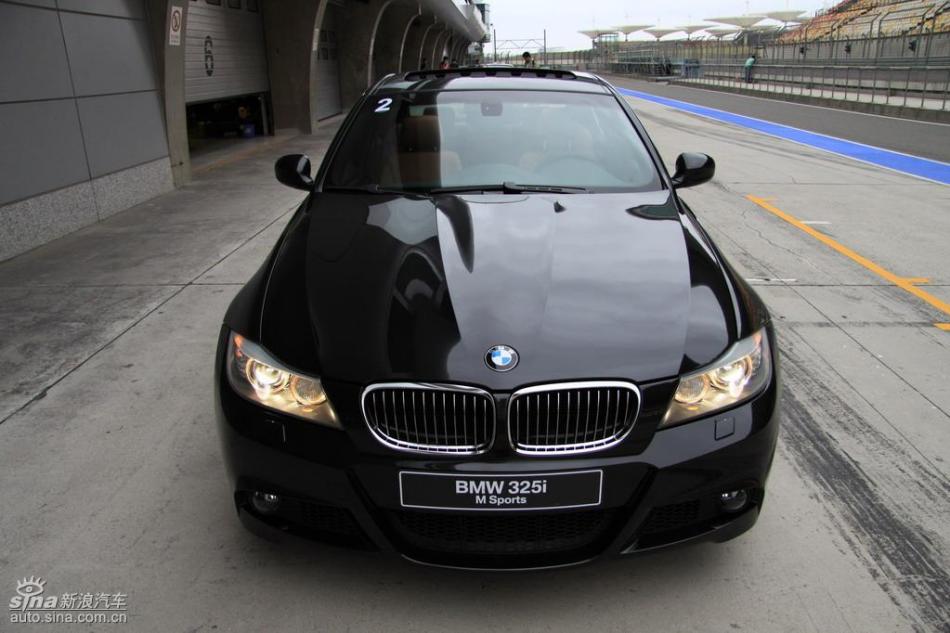 BMW 325i M运动型外观实拍图