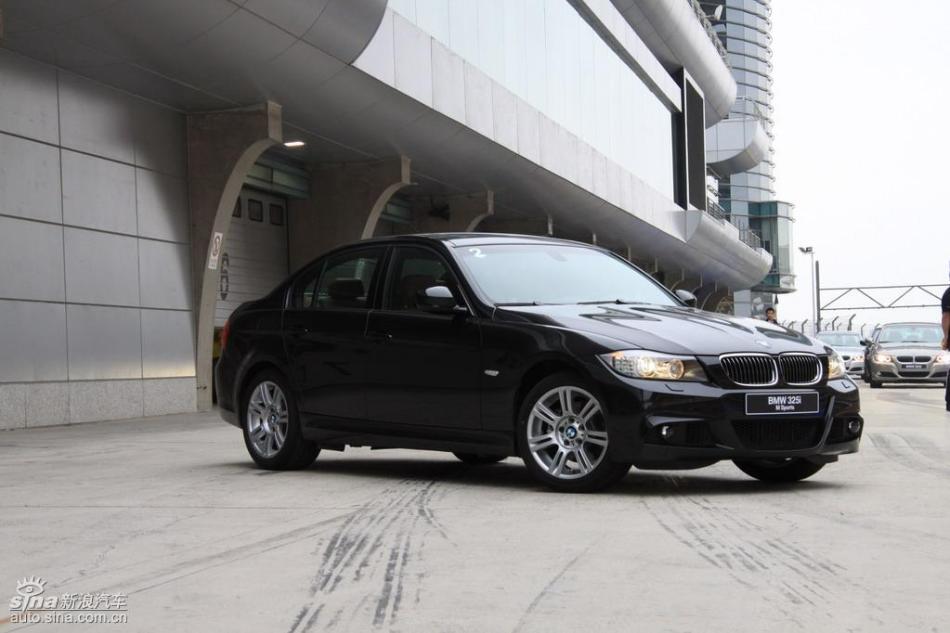 BMW 325i M运动型外观实拍图