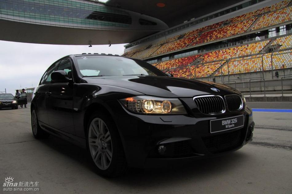 BMW 325i M运动型外观实拍图