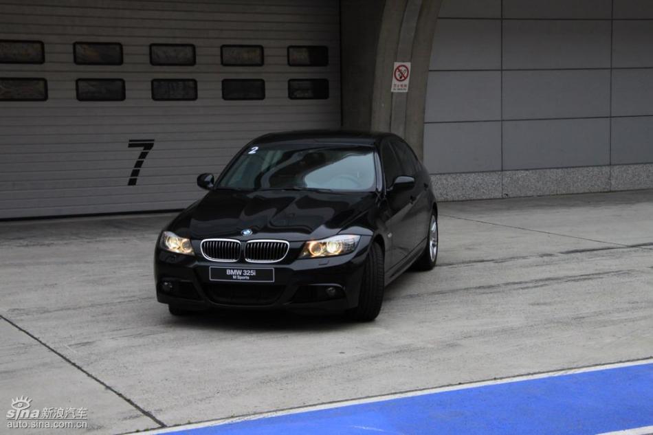 BMW 325i M运动型外观实拍图