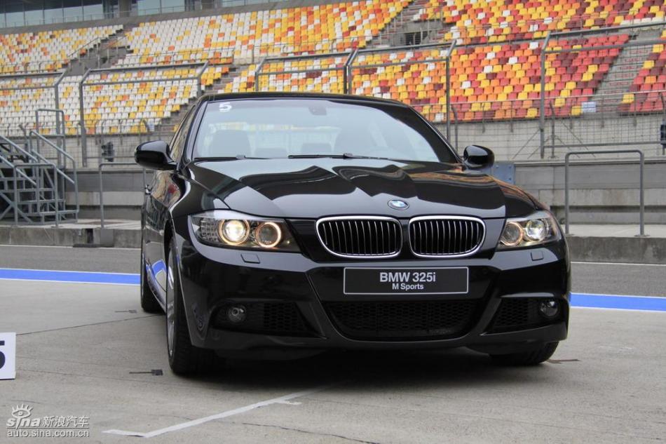 BMW 325i M运动型外观实拍图