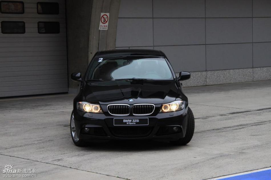 BMW 325i M运动型外观实拍图