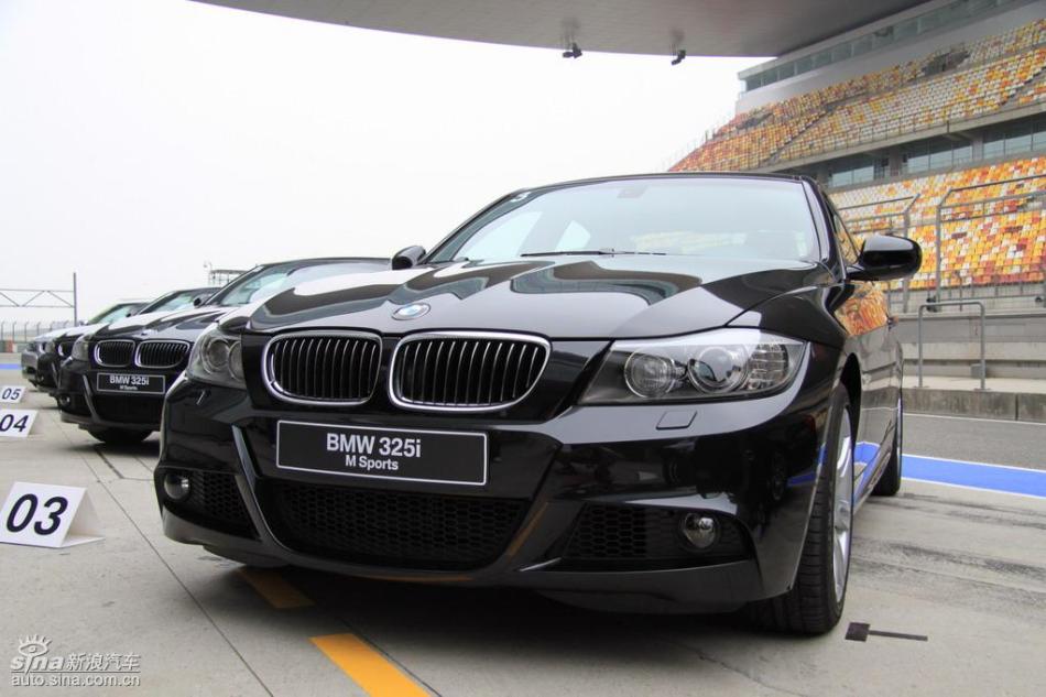 BMW 325i M运动型外观实拍图