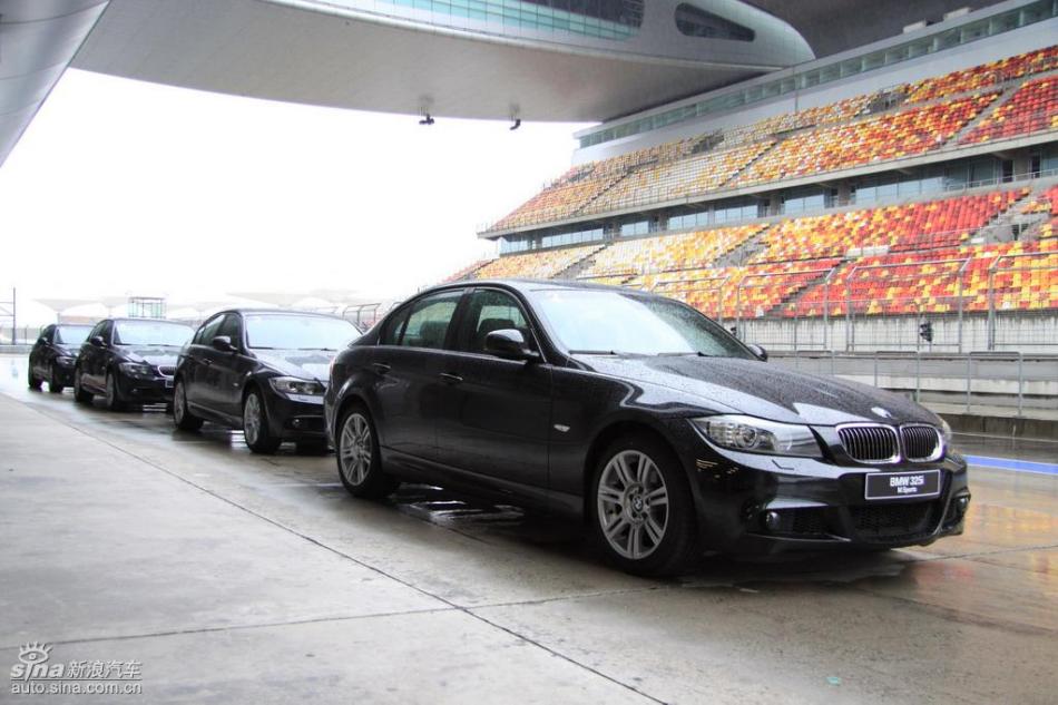 BMW 325i M运动型外观实拍图