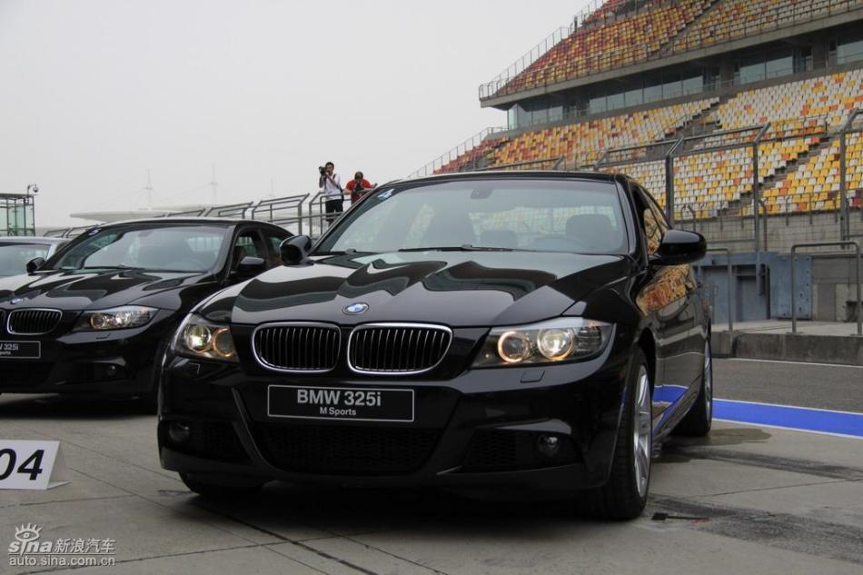BMW 325i M运动型外观实拍图