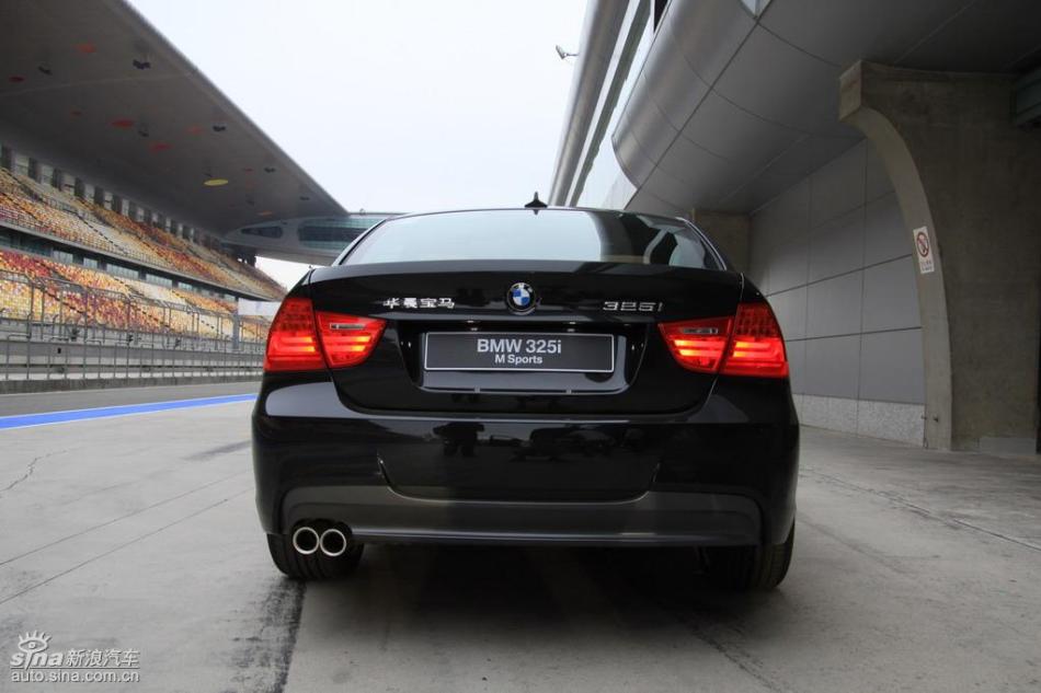 BMW 325i M运动型外观实拍图