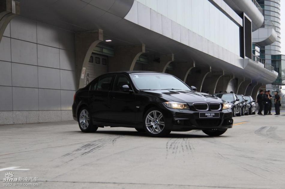 BMW 325i M运动型外观实拍图