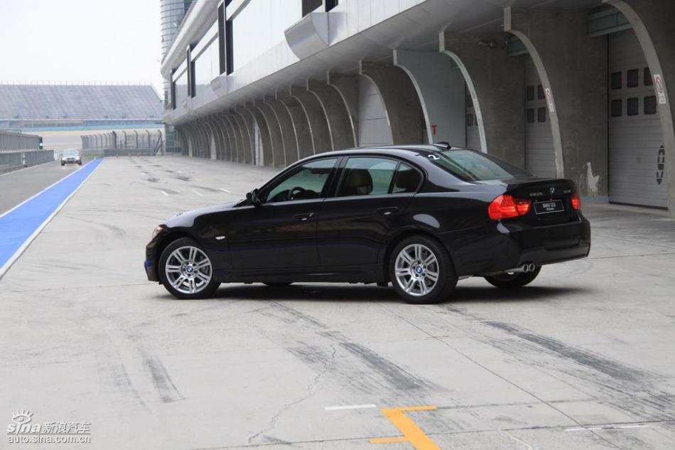 BMW 325i M运动型外观实拍图