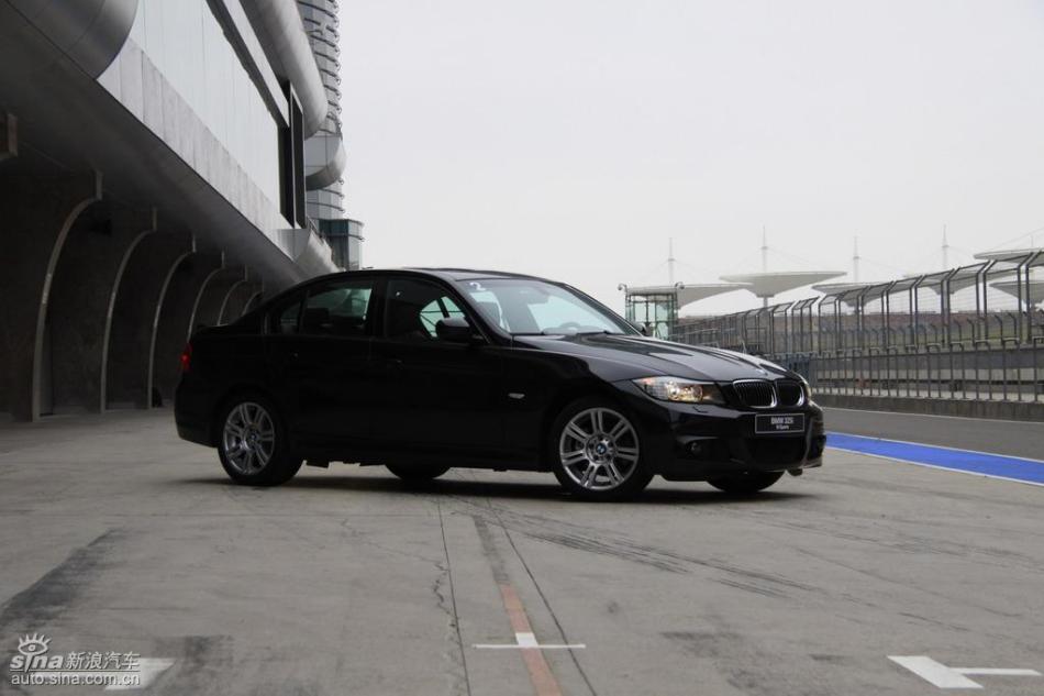 BMW 325i M运动型外观实拍图