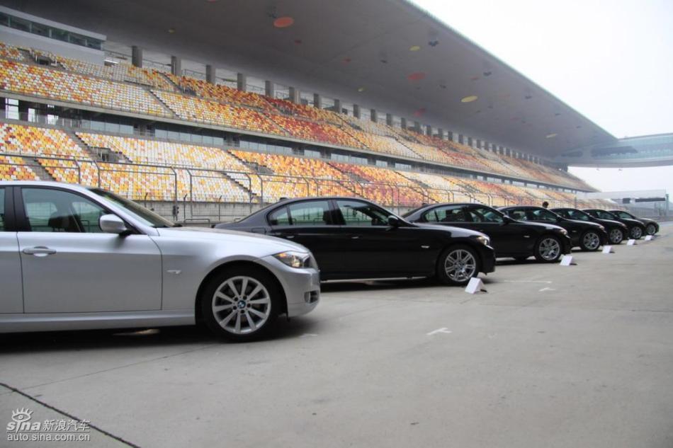 BMW 325i M运动型外观实拍图
