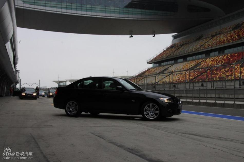 BMW 325i M运动型外观实拍图