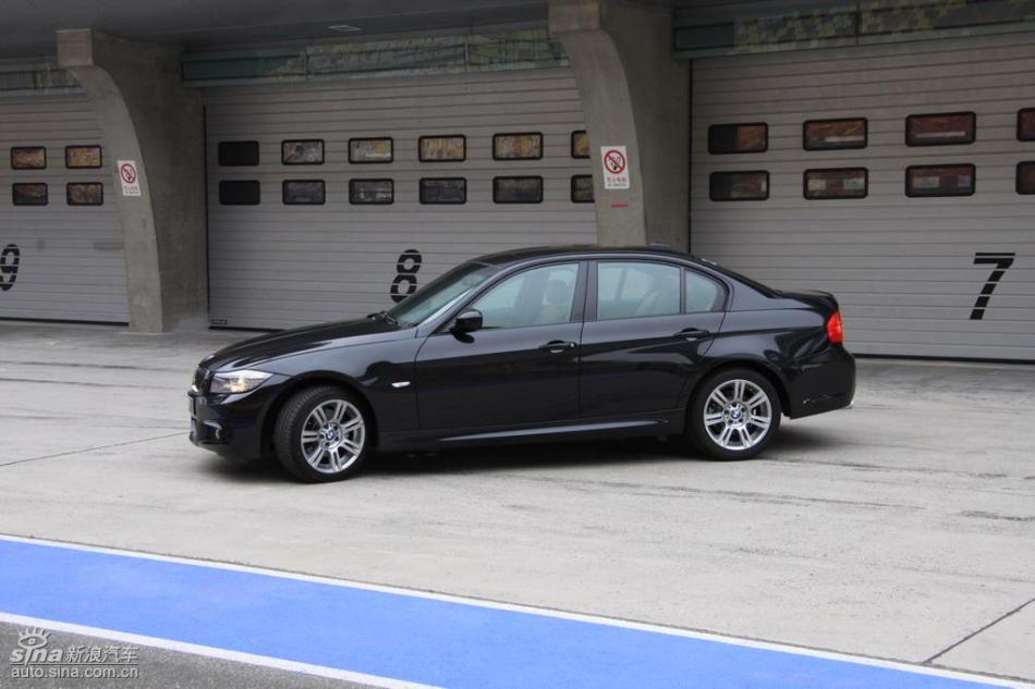BMW 325i M运动型外观实拍图