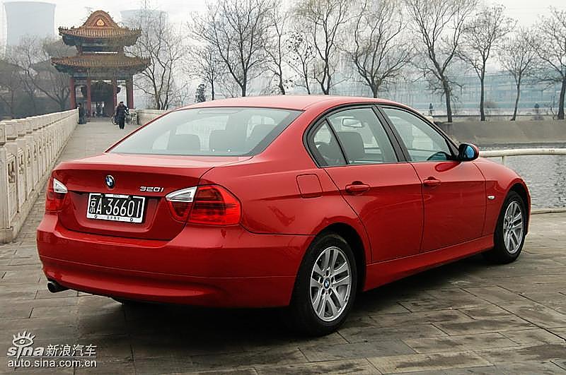宝马320i手动挡外观
