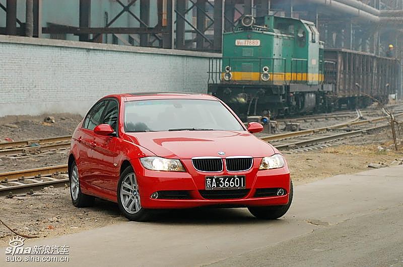 宝马320i手动挡外观