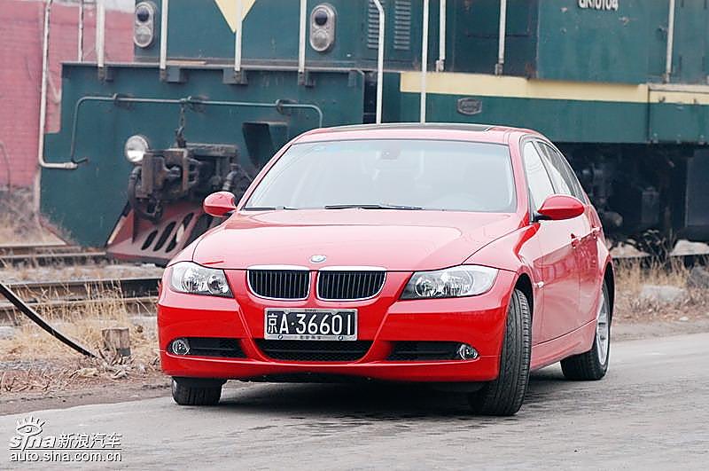 宝马320i手动挡外观