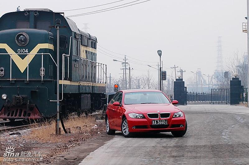 宝马320i手动挡外观