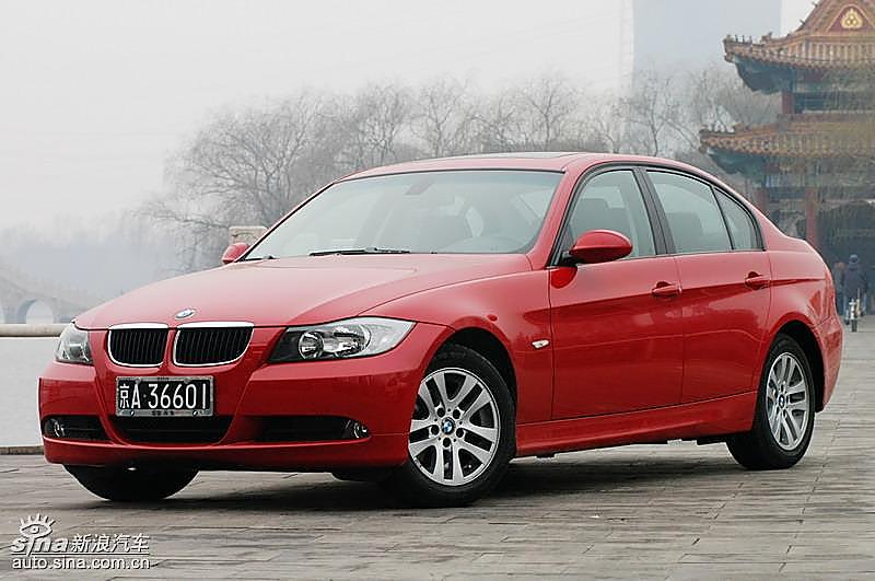 宝马320i手动挡外观