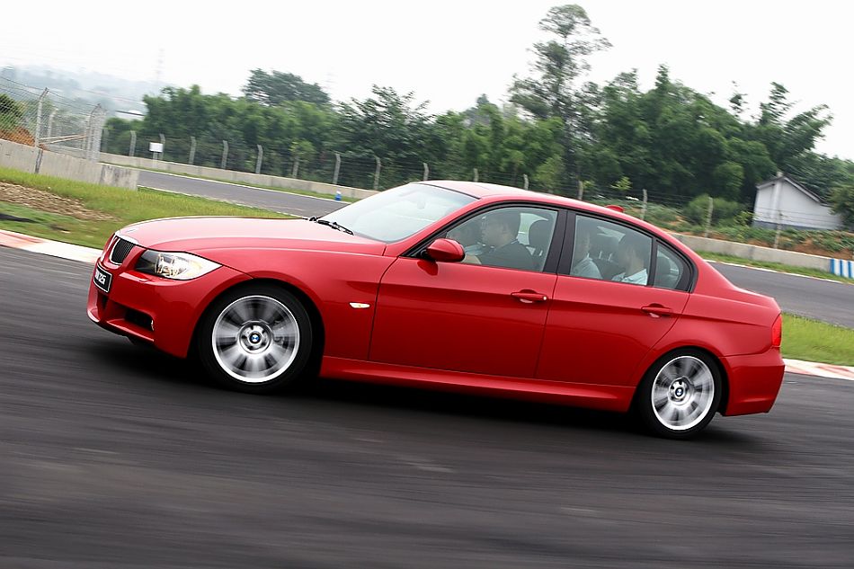 325i豪华运动型动态图片