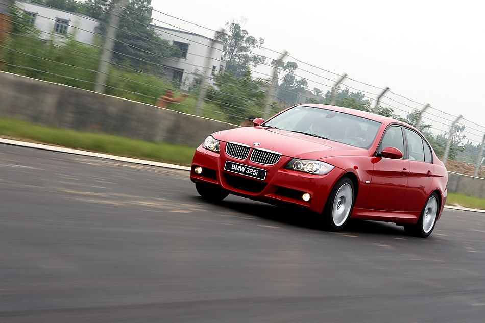 325i豪华运动型动态图片