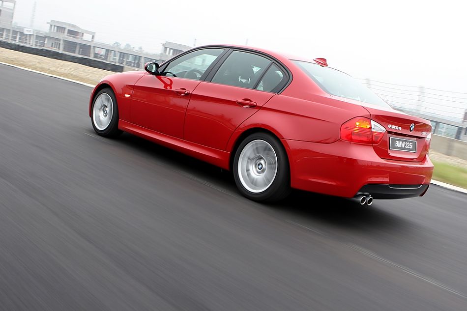 325i豪华运动型动态图片