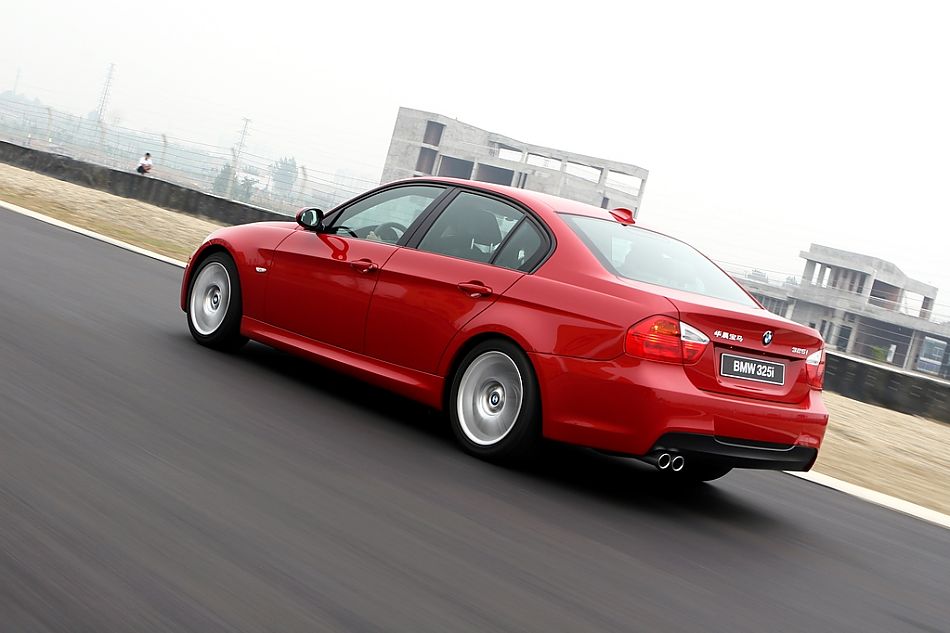 325i豪华运动型动态图片