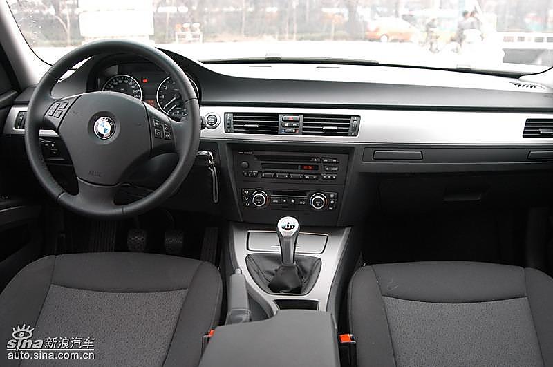 宝马320i手动挡内饰