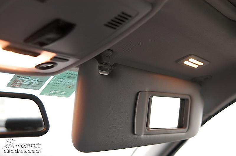 宝马320i手动挡内饰