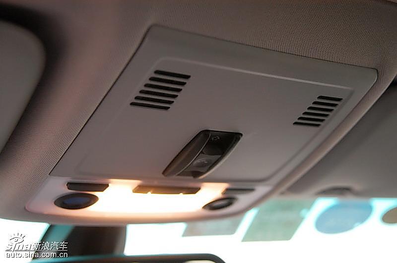 宝马320i手动挡内饰