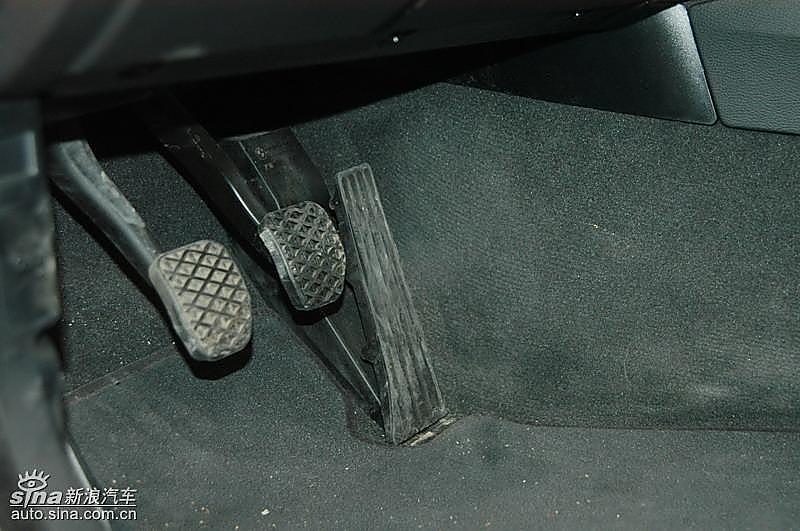 宝马320i手动挡内饰