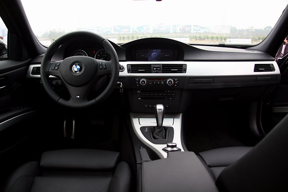 325i豪华运动型内饰图片