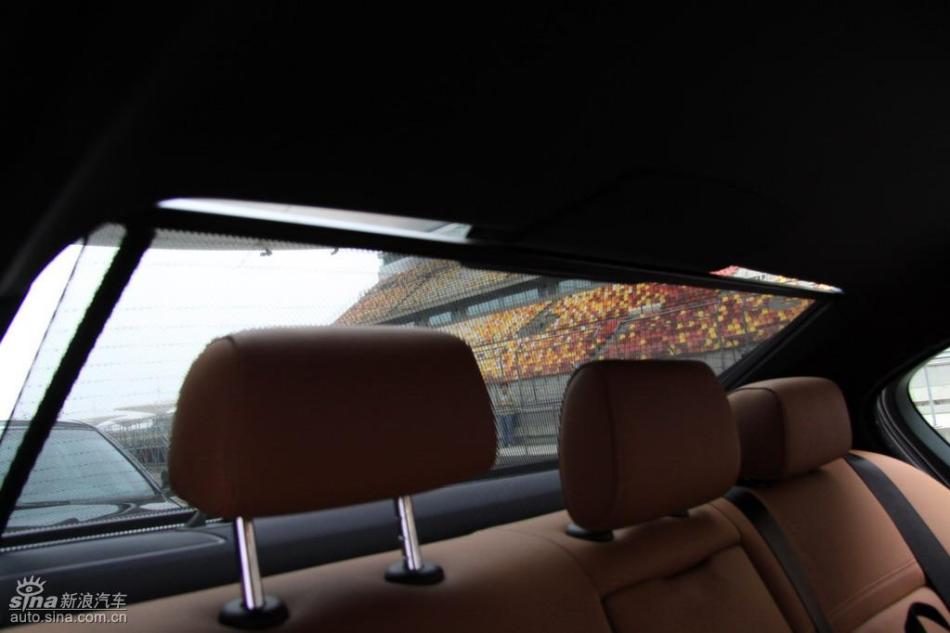 BMW 325i M运动型内饰实拍图