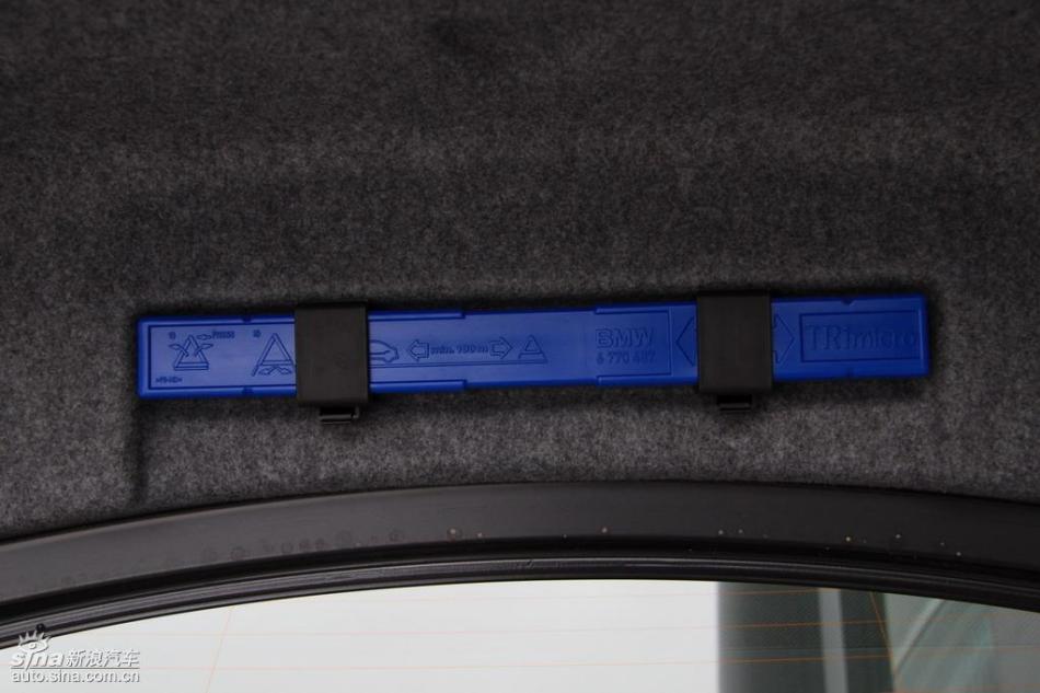 BMW 325i M运动型外观实拍图