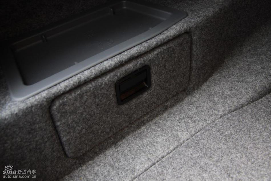 BMW 325i M运动型外观实拍图