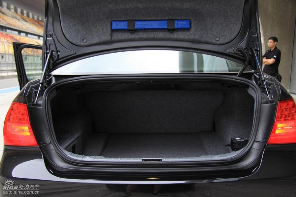 BMW 325i M运动型外观实拍图