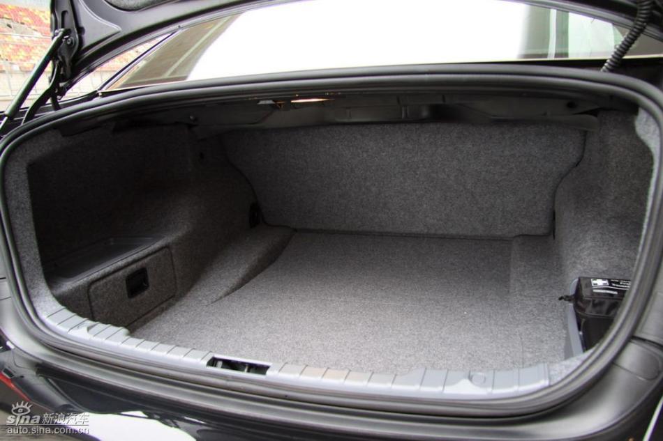 BMW 325i M运动型外观实拍图