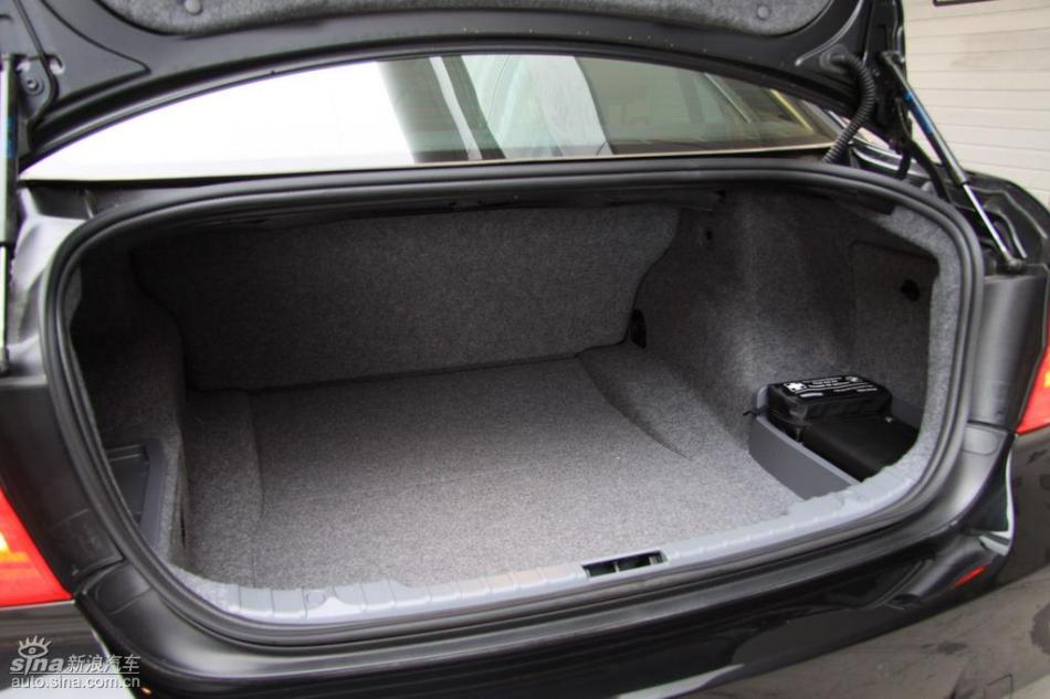 BMW 325i M运动型外观实拍图