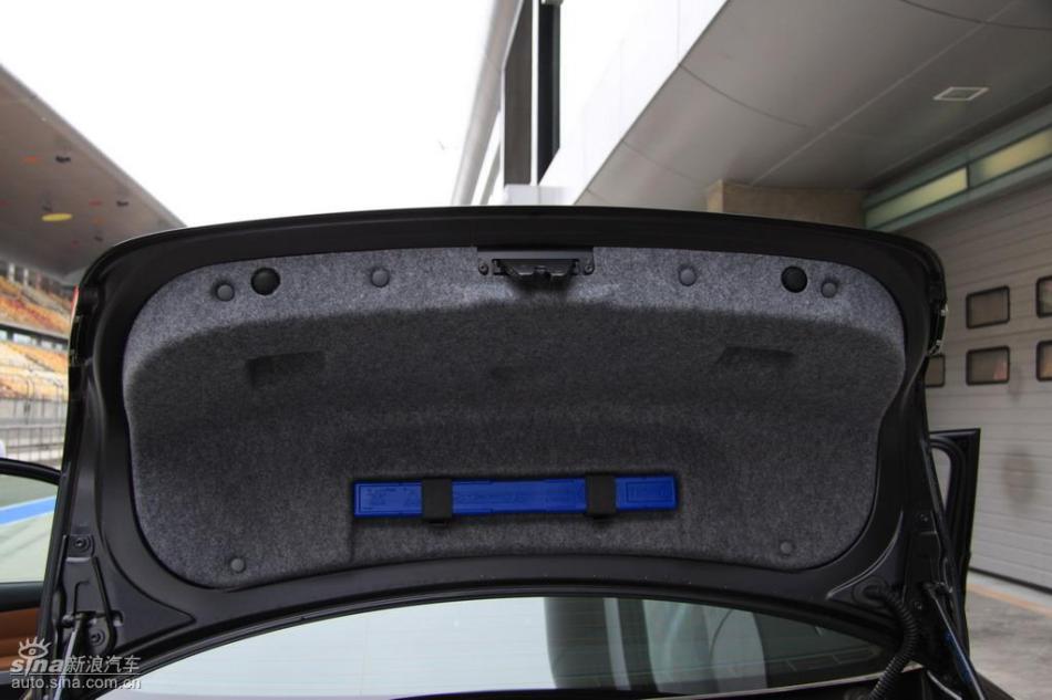 BMW 325i M运动型外观实拍图