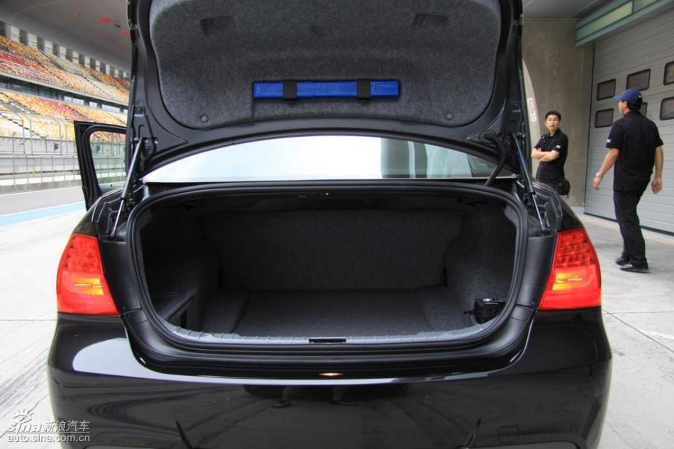 BMW 325i M运动型外观实拍图