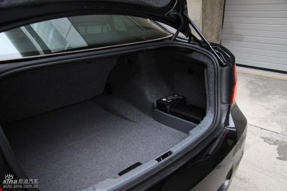 BMW 325i M运动型外观实拍图