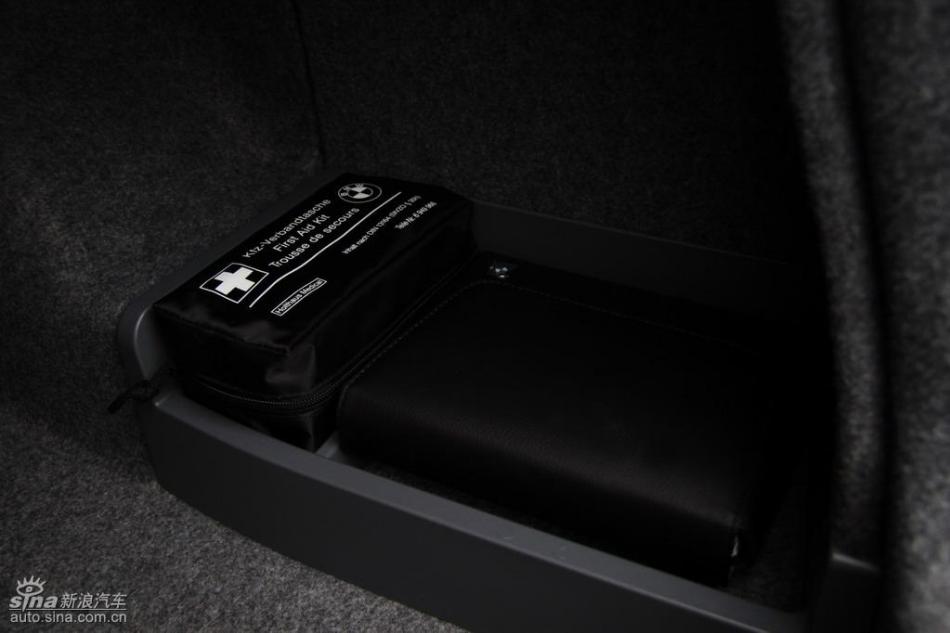 BMW 325i M运动型外观实拍图