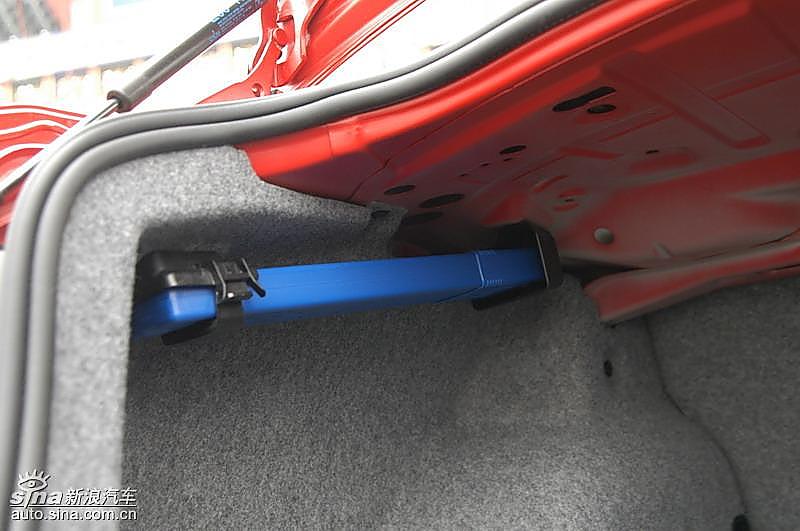 宝马320i手动挡外观