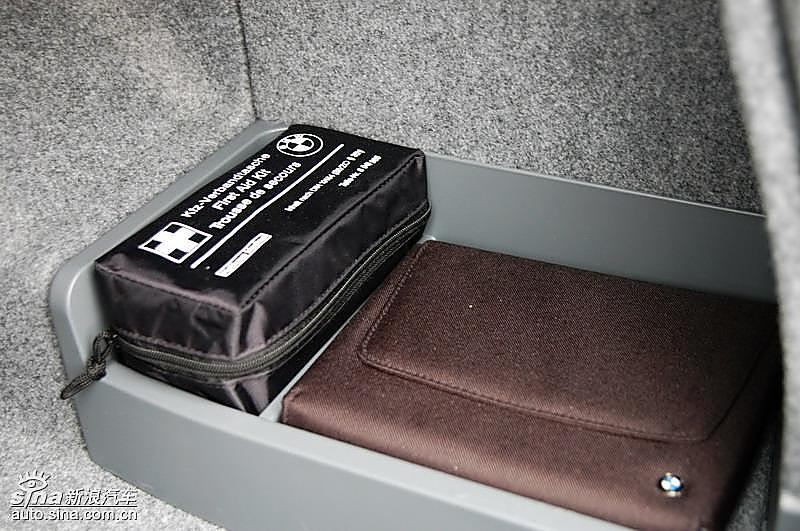 宝马320i手动挡内饰