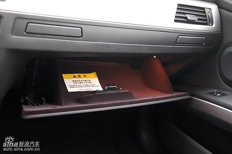 宝马320i手动挡内饰