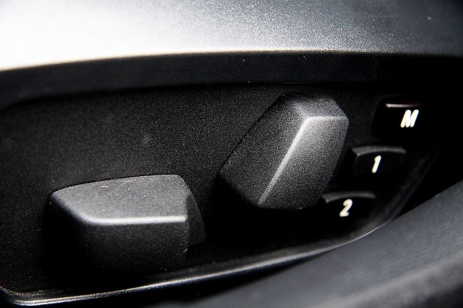 325i豪华运动型内饰图片