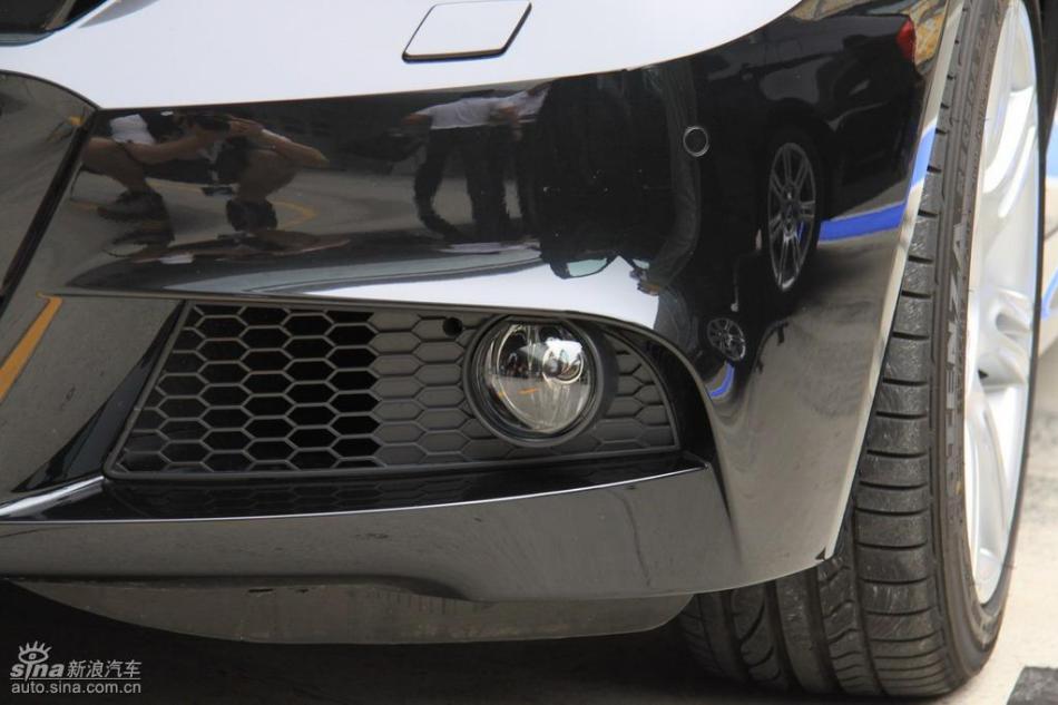 BMW 325i M运动型外观实拍图