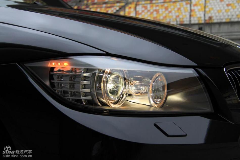 BMW 325i M运动型外观实拍图