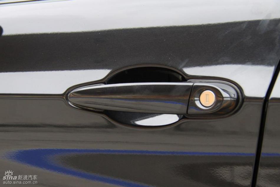 BMW 325i M运动型外观实拍图