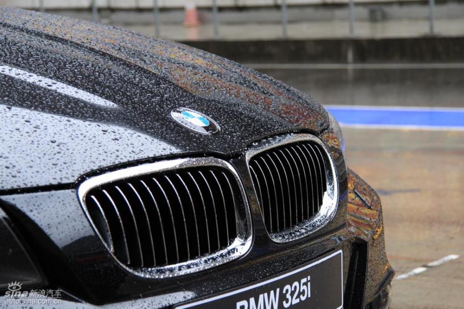 BMW 325i M运动型外观实拍图