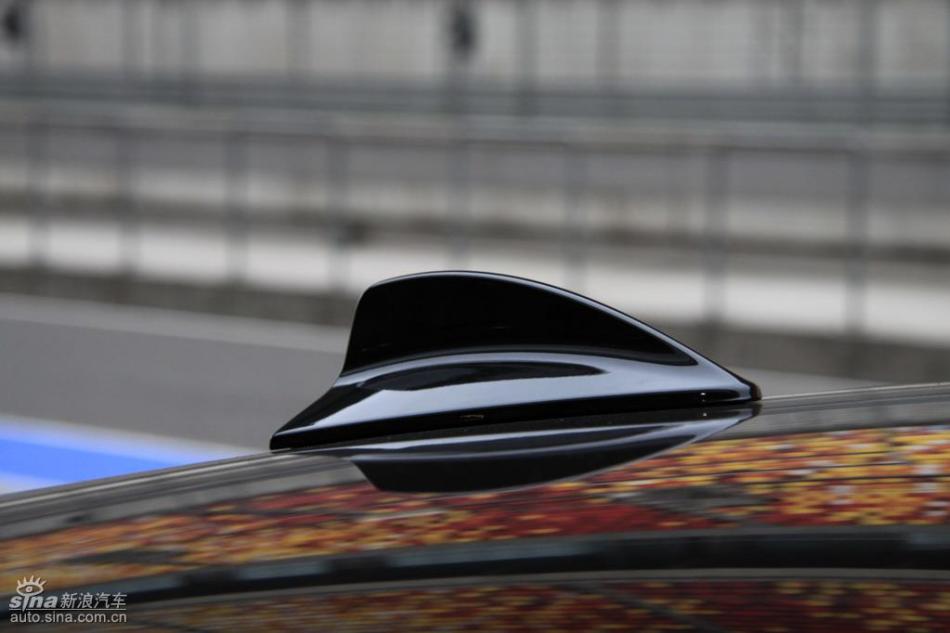 BMW 325i M运动型外观实拍图