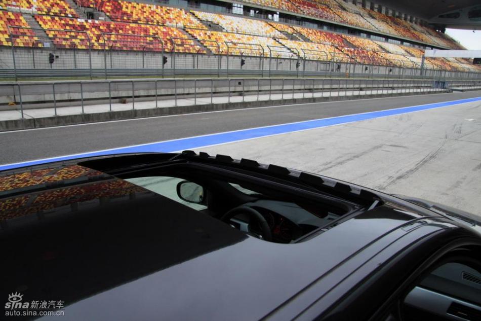 BMW 325i M运动型外观实拍图